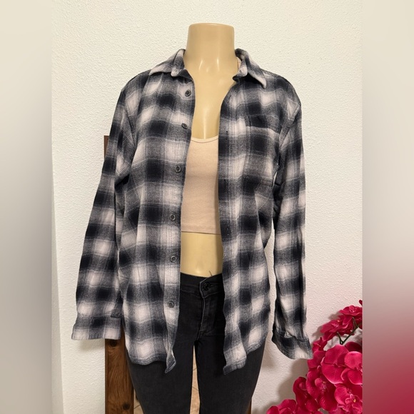 Columbia Black and White Casual Button Down Shirt - Picture 2 of 5